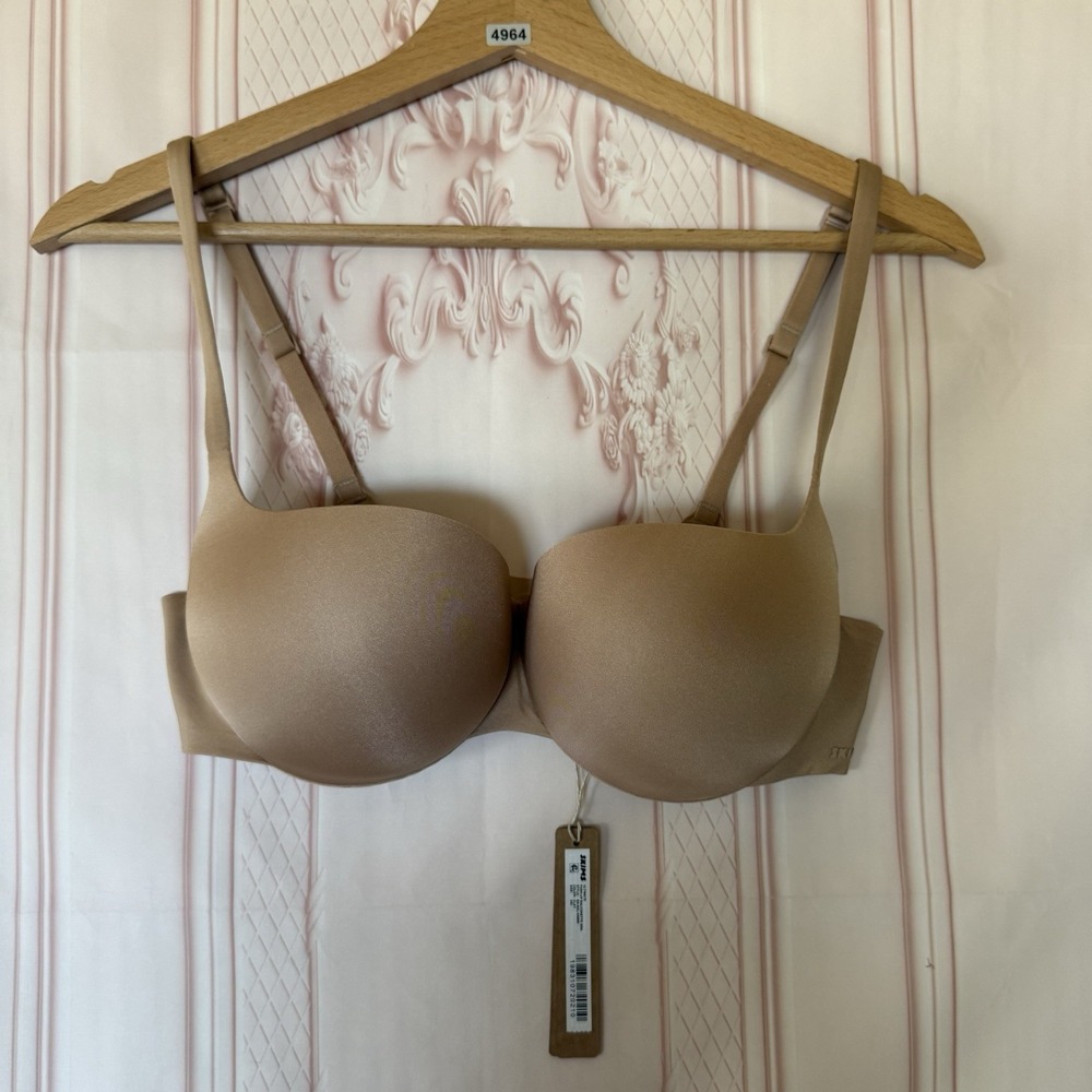 SKIMS Beige Toned Seamless Molded Bra
